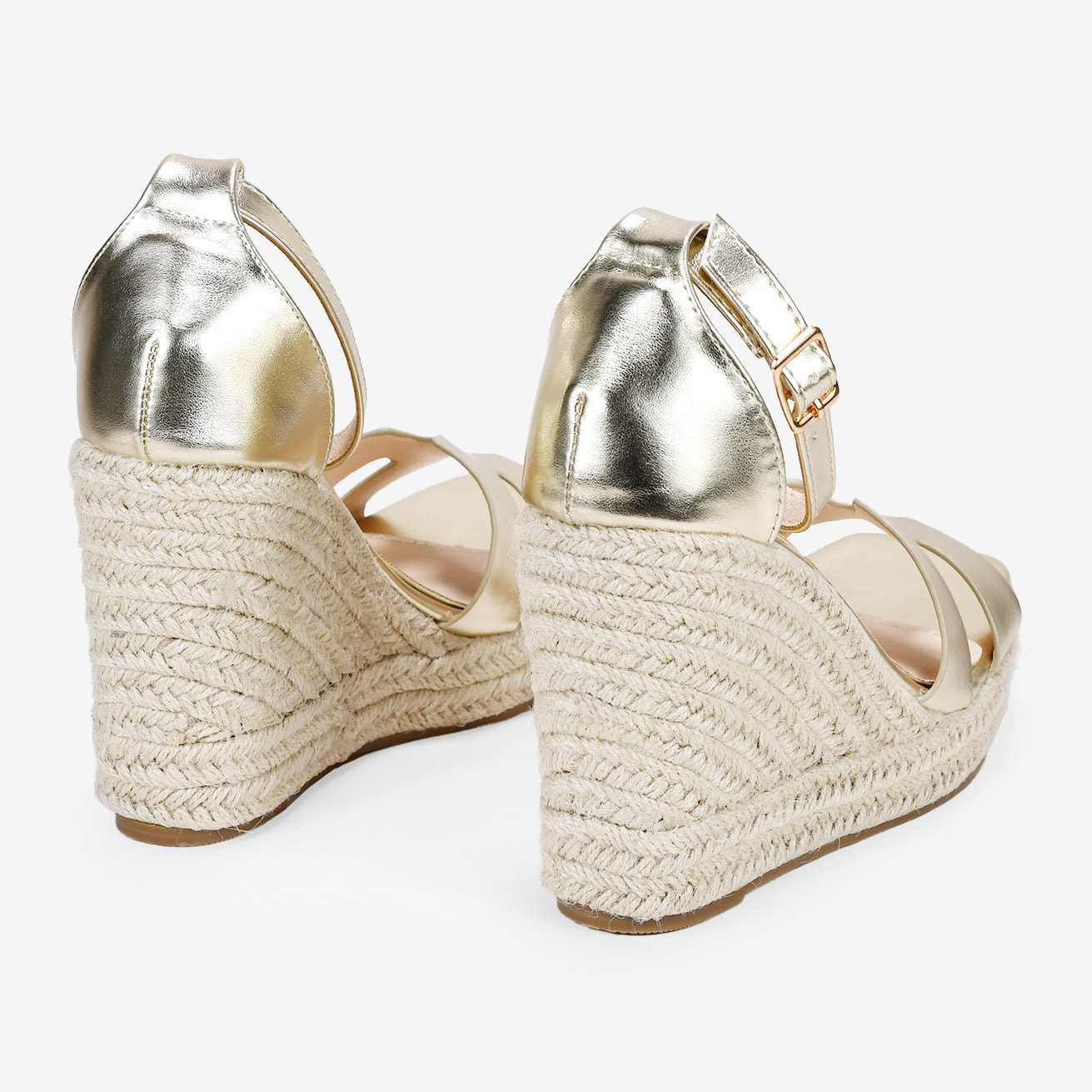 Sandalias de cuña doradas con esparto