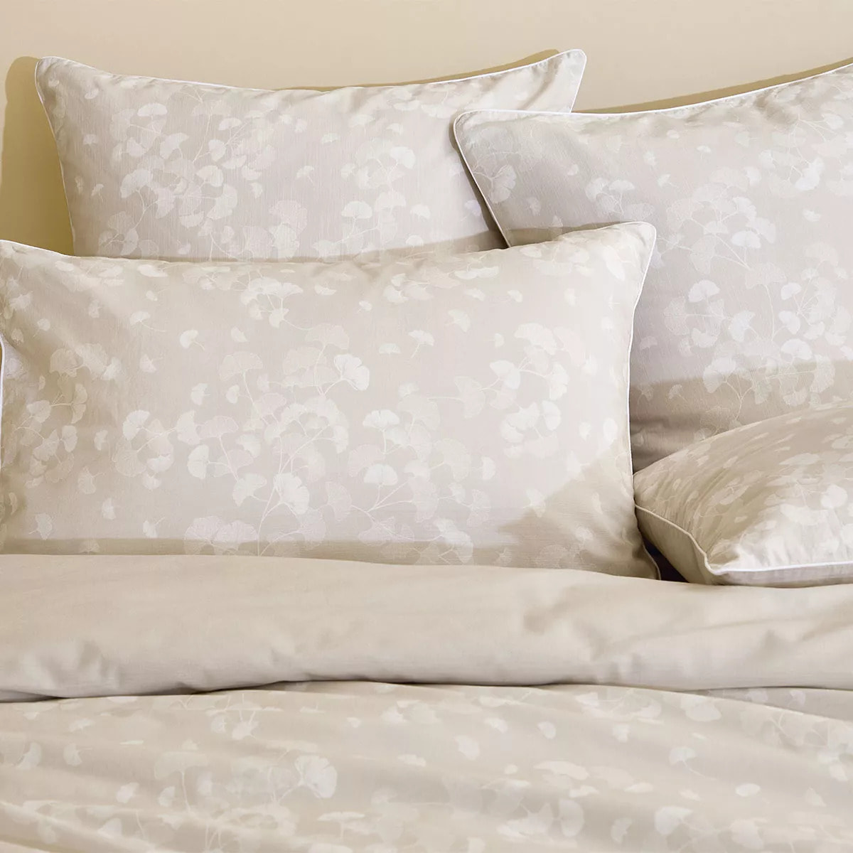 Taie d'oreiller pur coton lavé imprimé beige Souffle de ginkos naturel