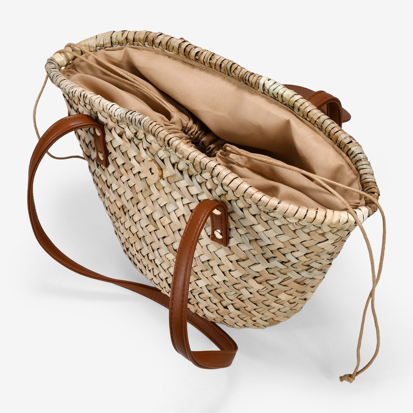 Capazo de hombro en rafia natural con solapa