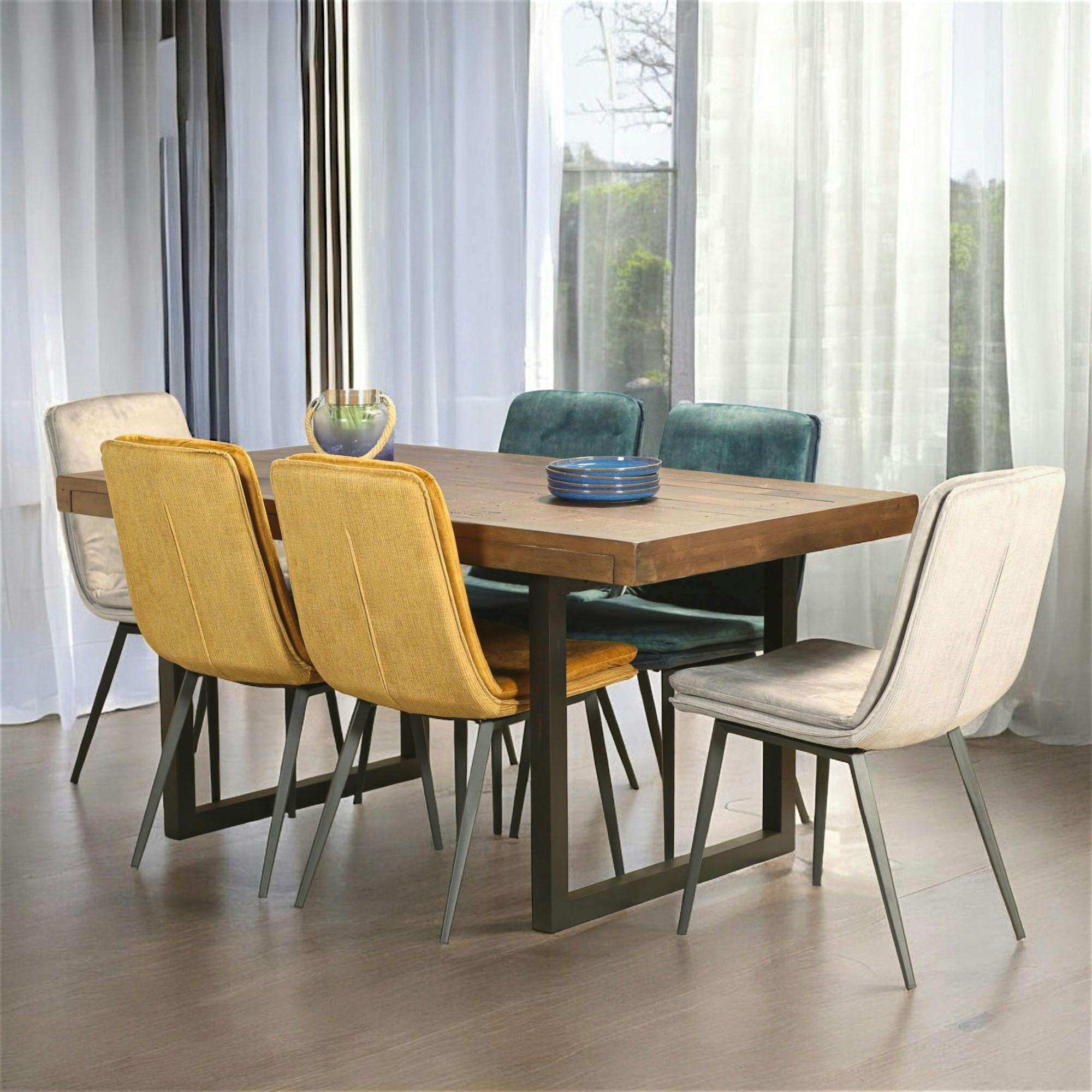 Chaise en velours doré (lot de 2) OKA