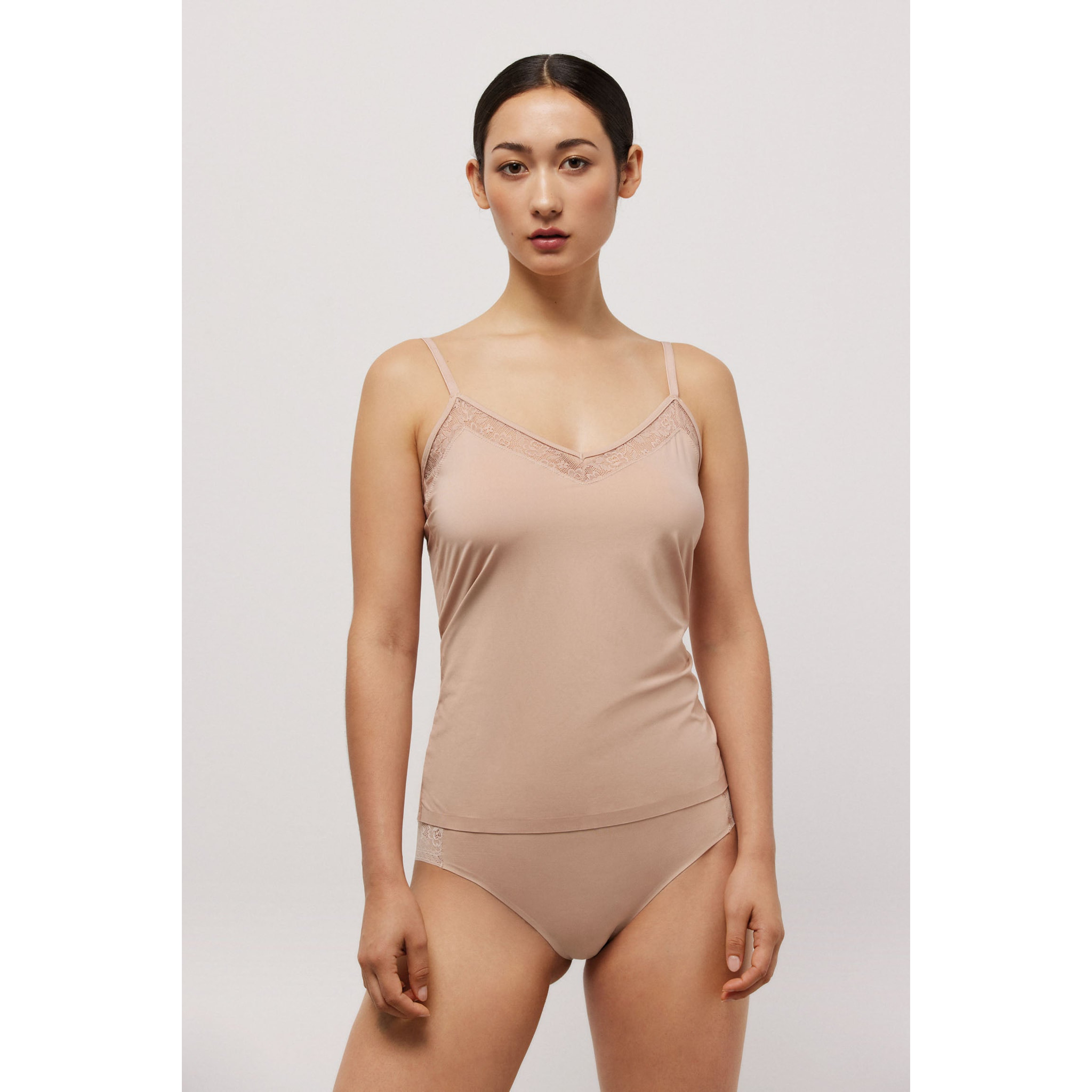 Cannota con spalline sottili e pizzo beige