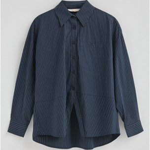 Camisa azul marino de corte relajado y cuello clasico