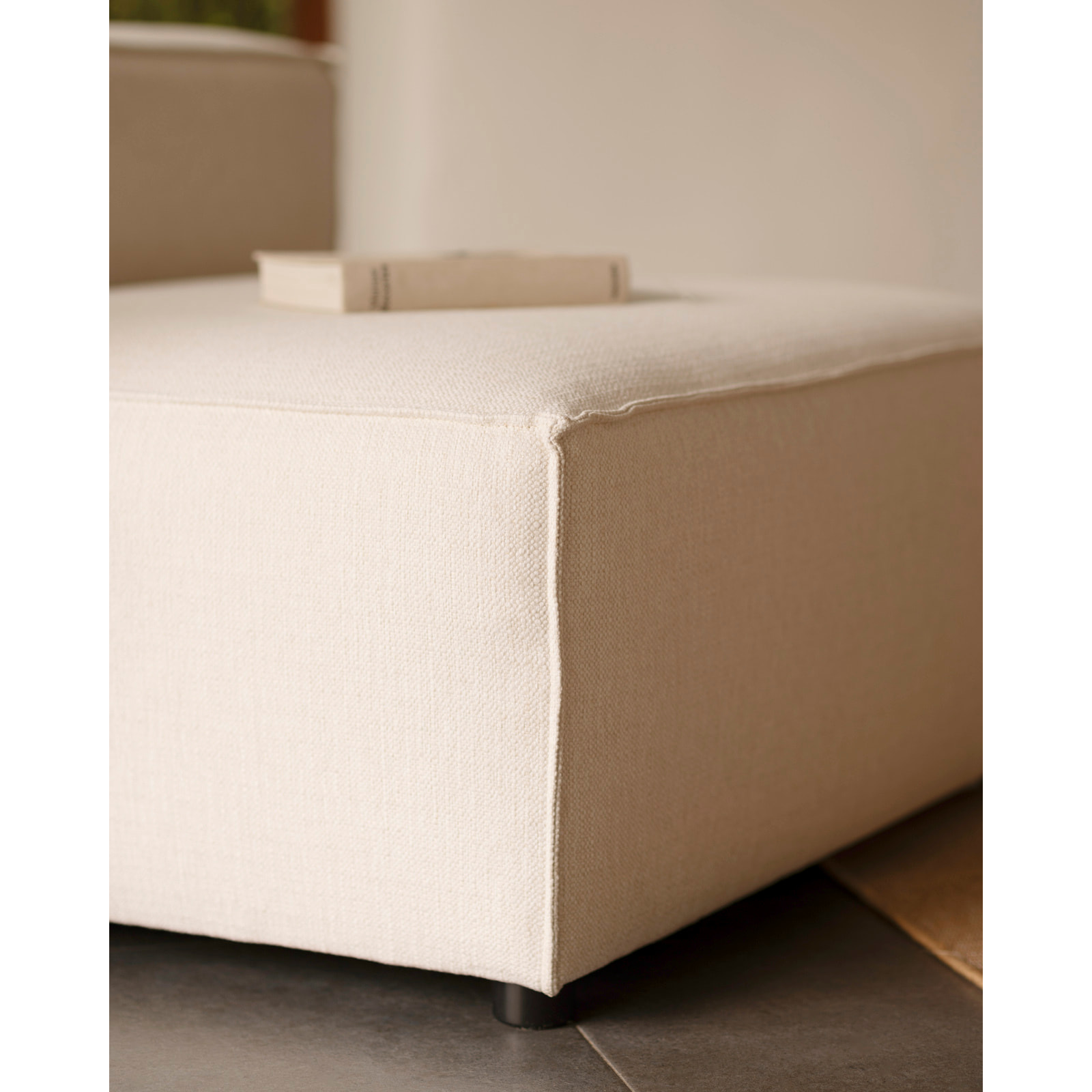 Fauteuil couleur blanc cassé de 110x90cm Hauteur: 70 Longueur: 110 Largeur: 90