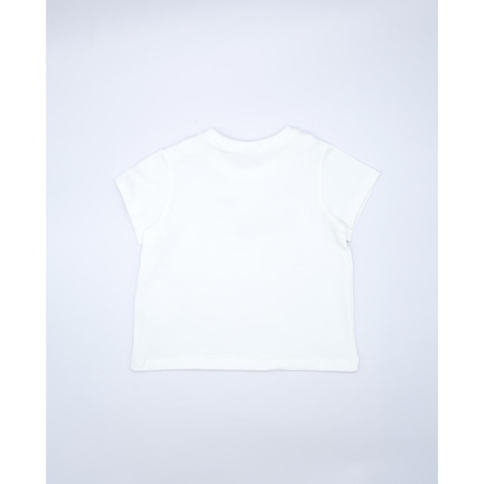 Camiseta con dibujo de pez bordado flor azul.