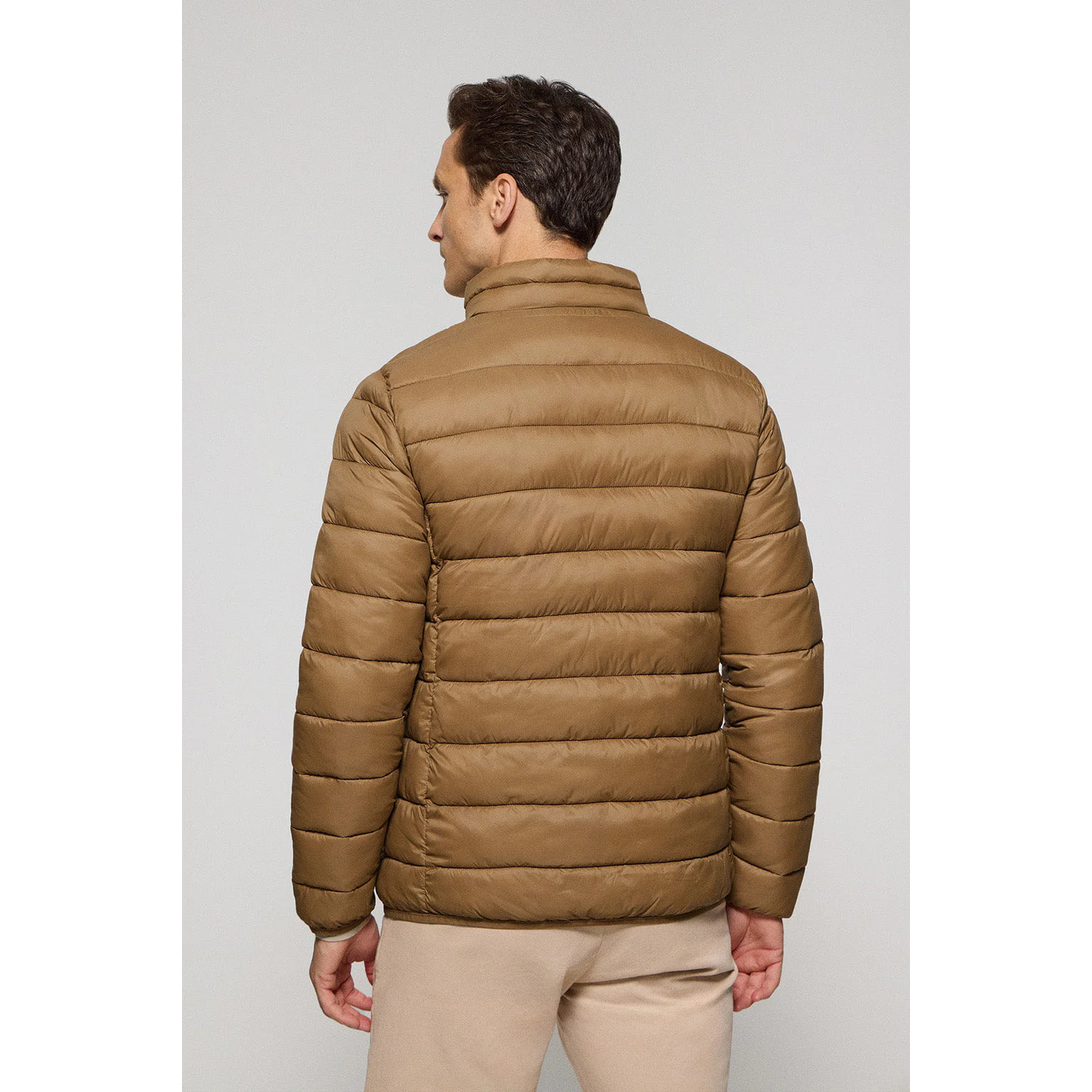 Chaqueta Chase ultralight color camel con parche Rigby Go