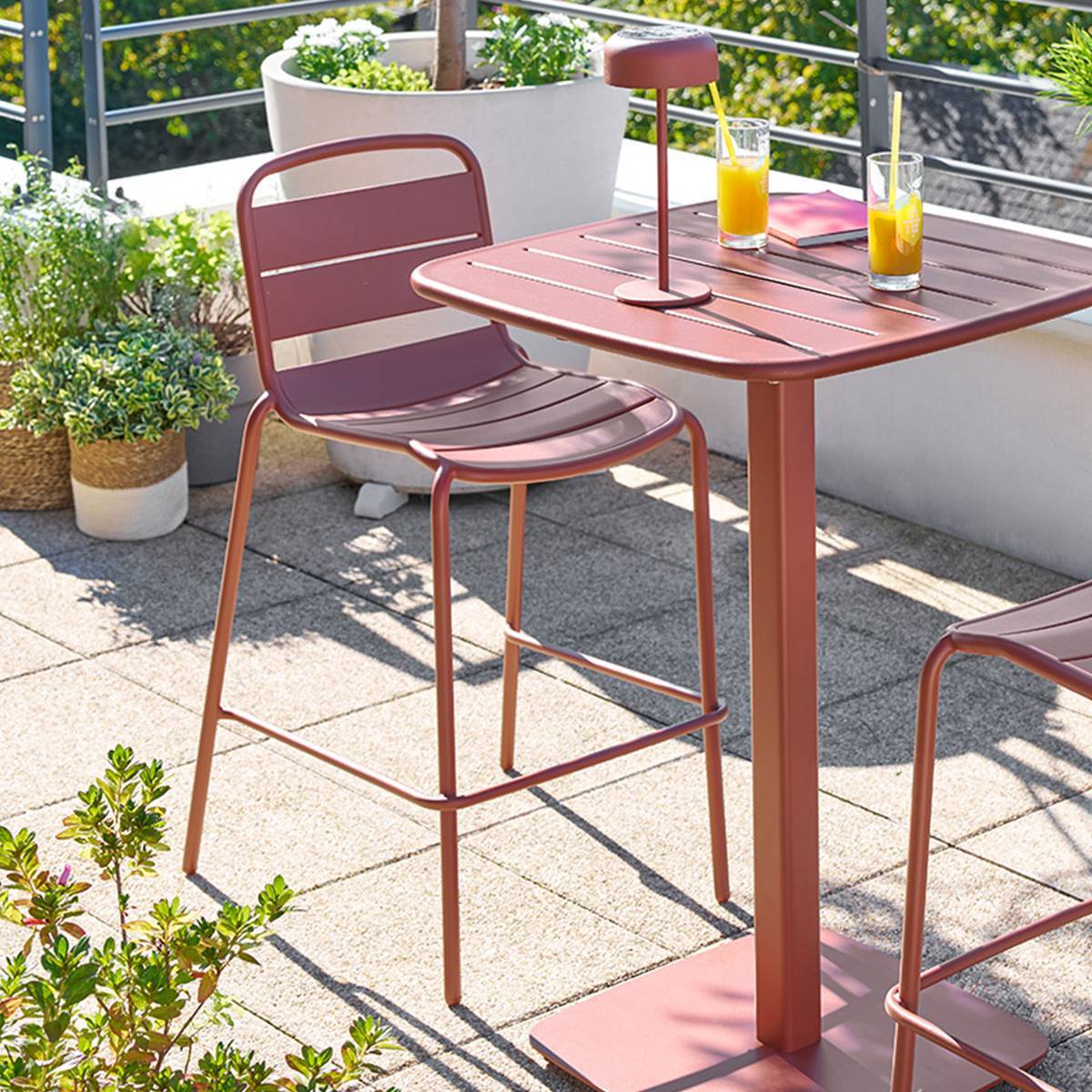 Chaise haute de jardin Alegoria empilable acajou