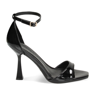 Sandalias de tacón negras de charol