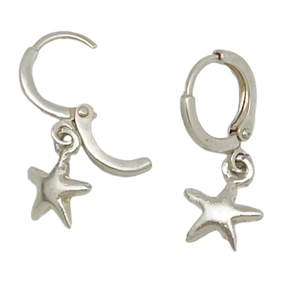 Conjunto estrella, pulsera charms y pendiente aro en plata chapado