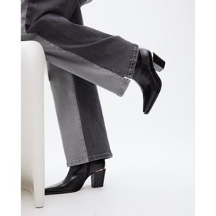 Stivaletto Cowboy con Tacco e Dettagli Metallici