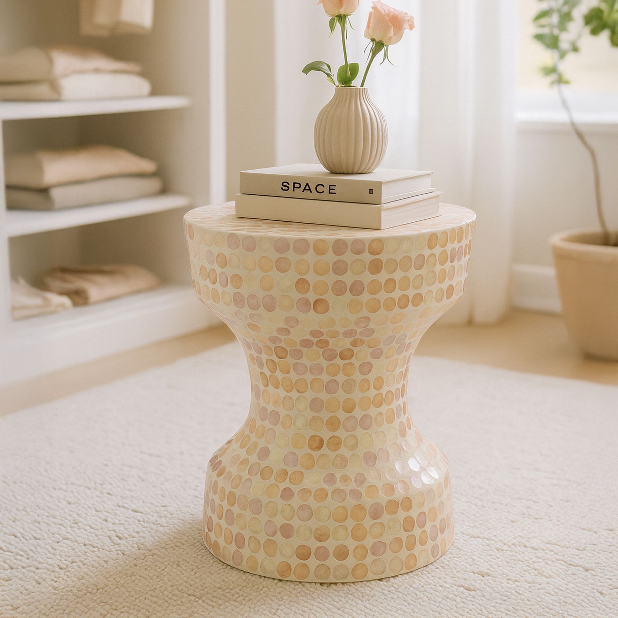 Table d'appoint en coquille de capiz rose ELORA