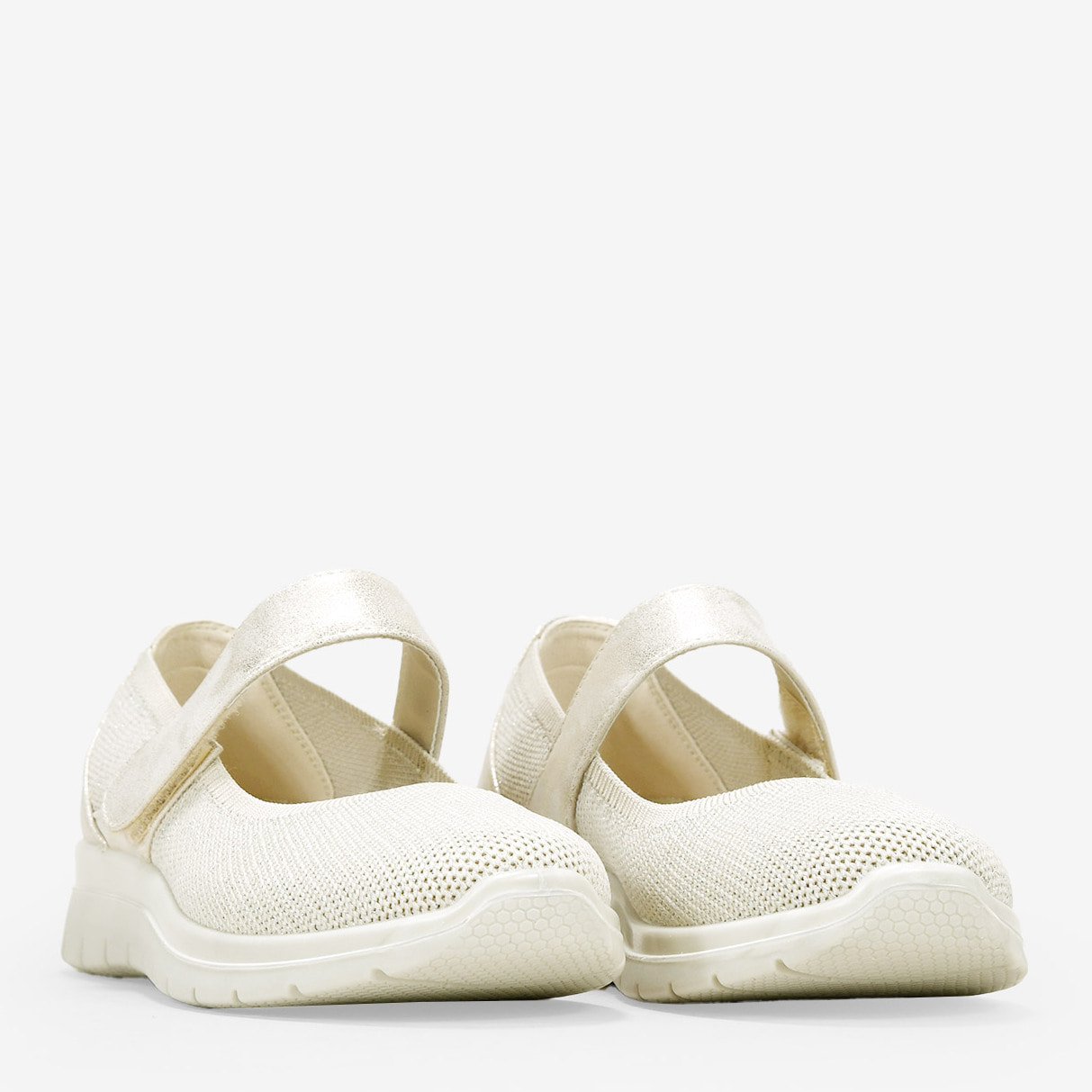 Zapatos deportivos beige con cuña