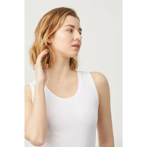 Maglietta bianca in cotone con spalline larghe