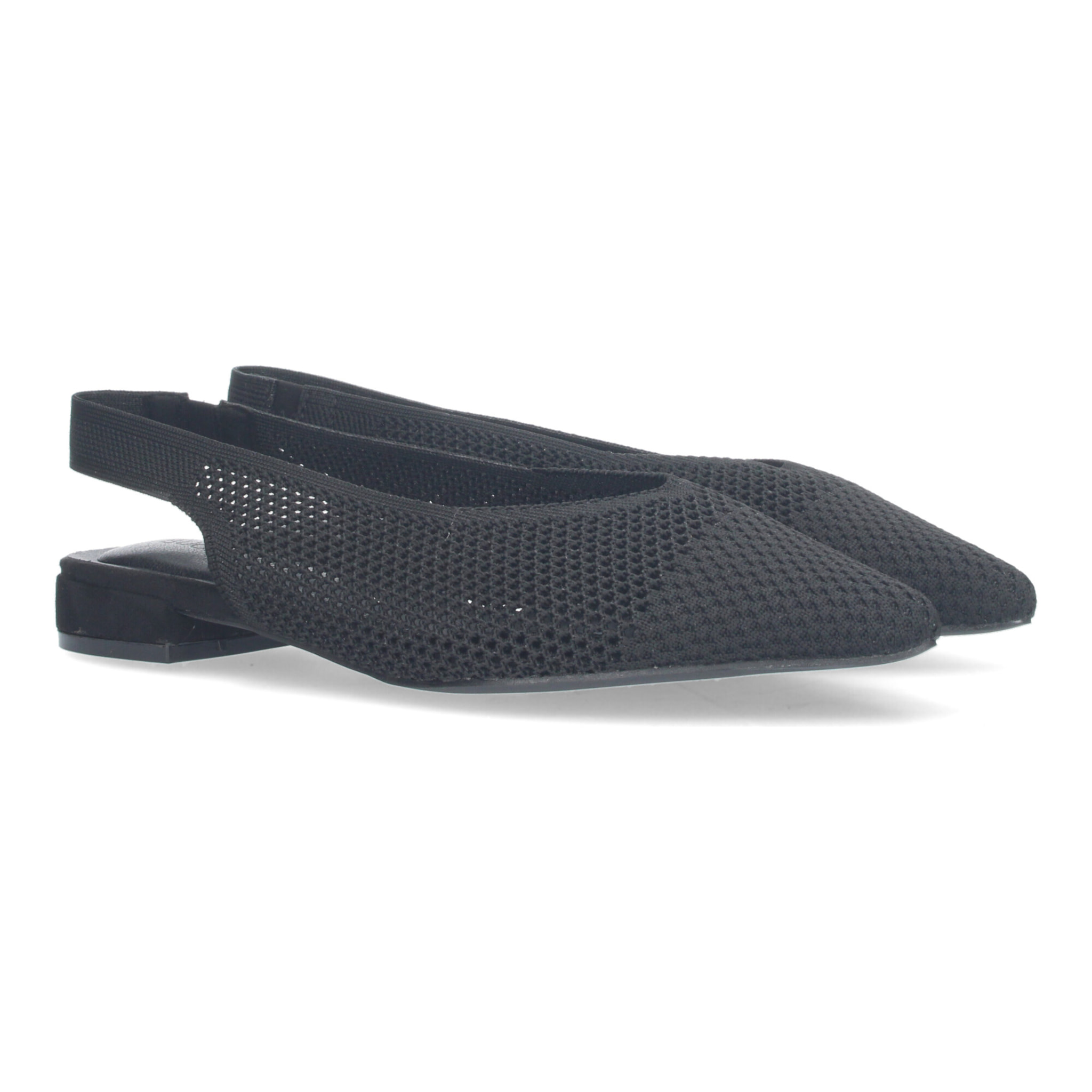 Zapato de salón de mujer elegante plano, destalonado.