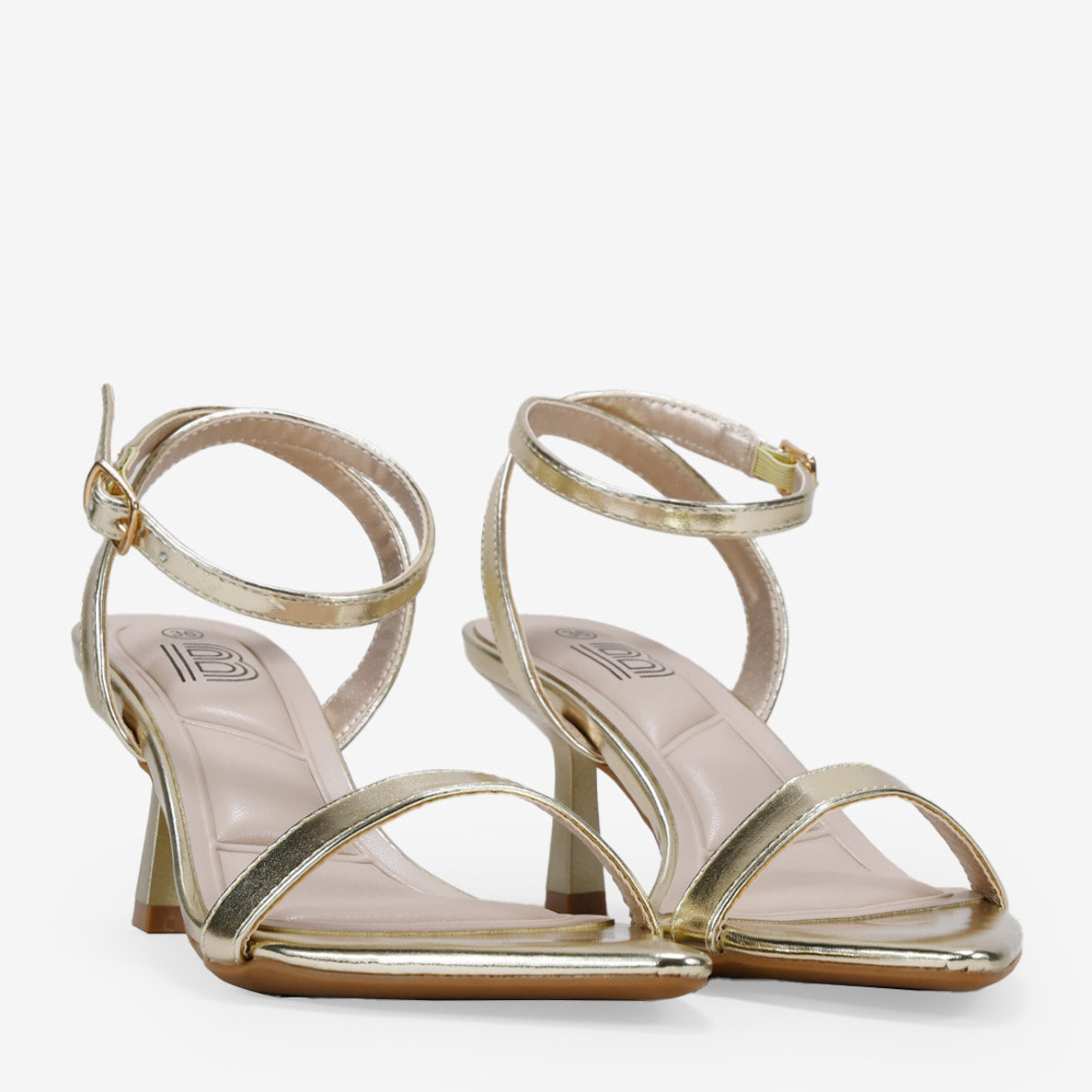 Sandalias de tacón kitten doradas con punta fina