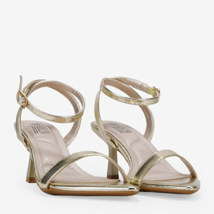 Sandalias de tacón kitten doradas con punta fina