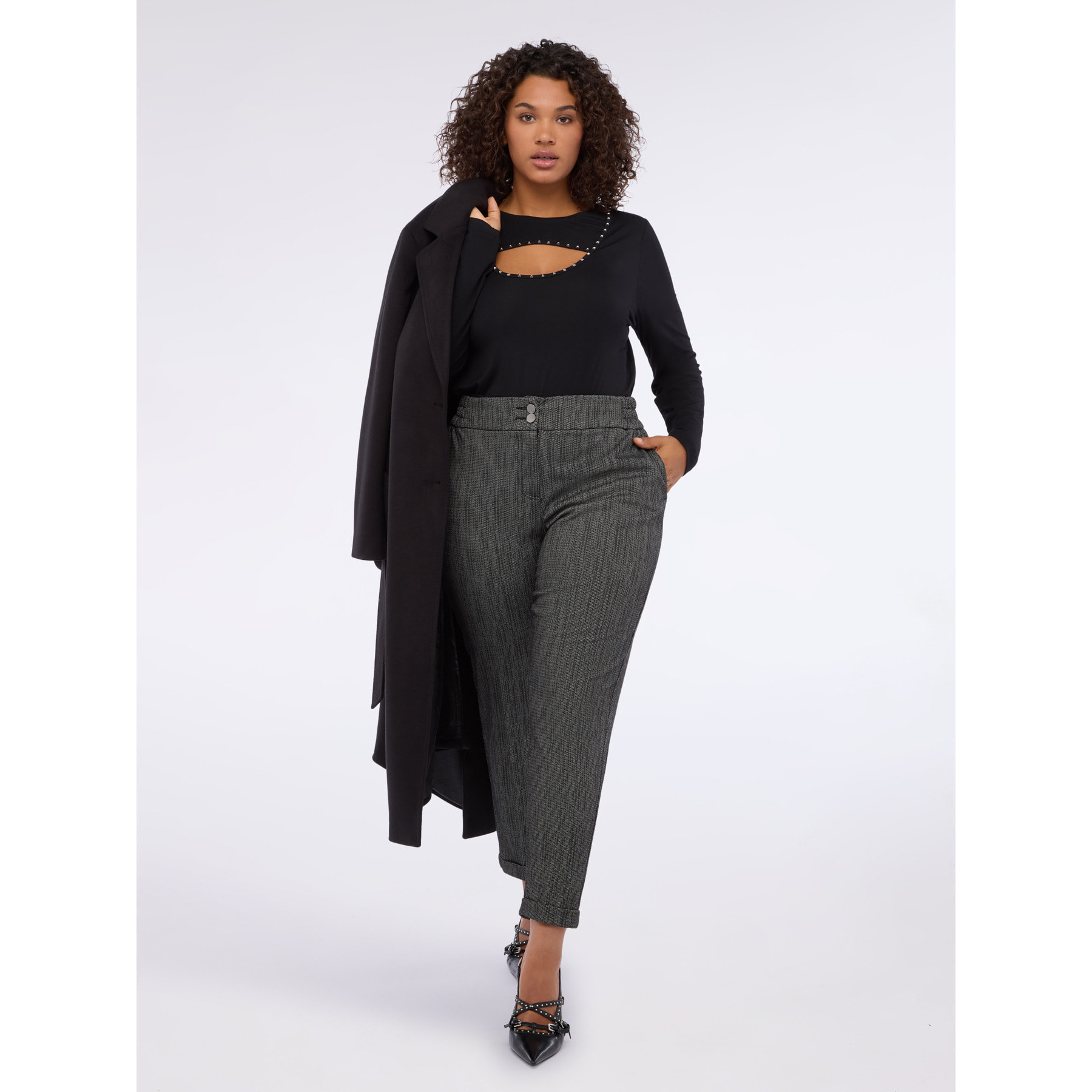 Fiorella Rubino - Camiseta con cut-out en el escote y tachuelas - Negro