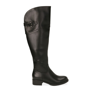 Botas altas negras, tacón 4 cm.