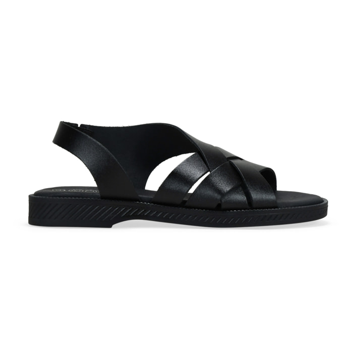 Sandalias negras en piel con trenzado
