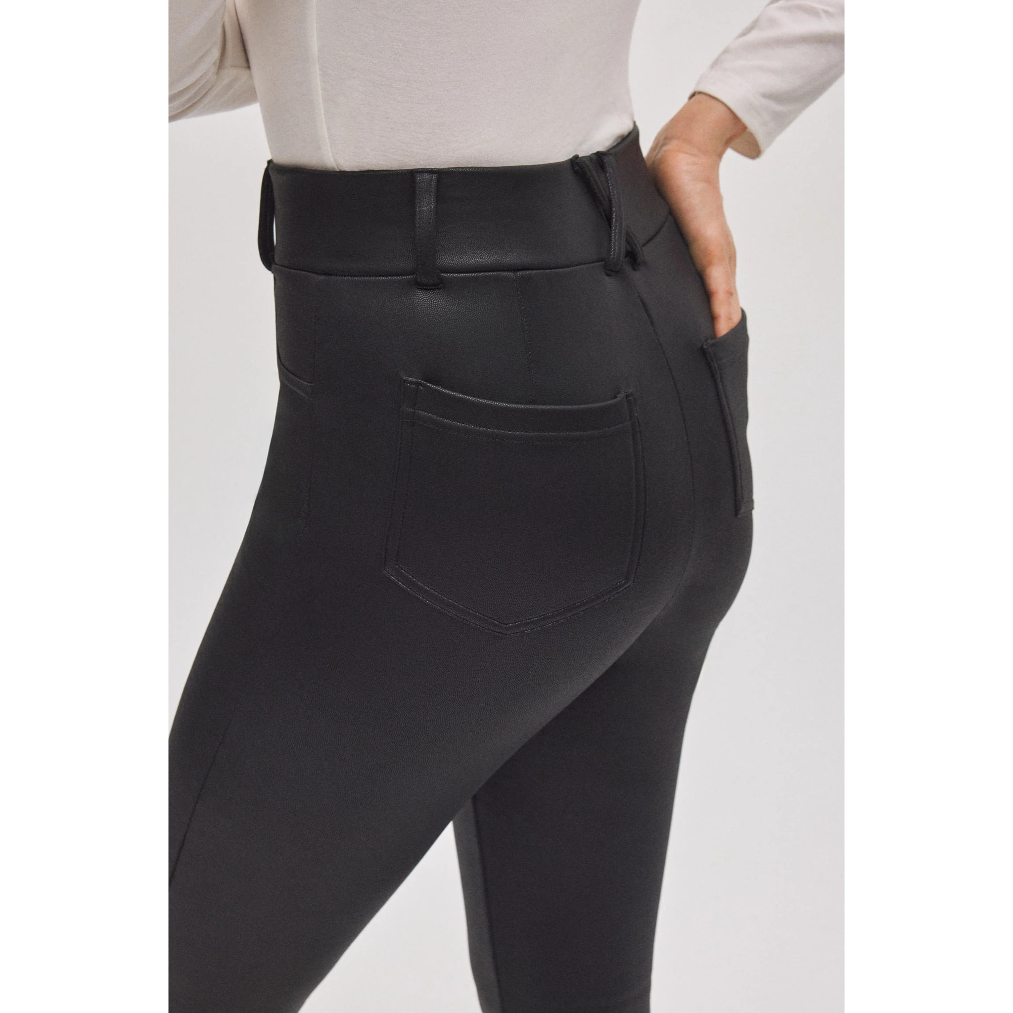 Pantaloni termici neri attillati effetto pelle elasticizzata