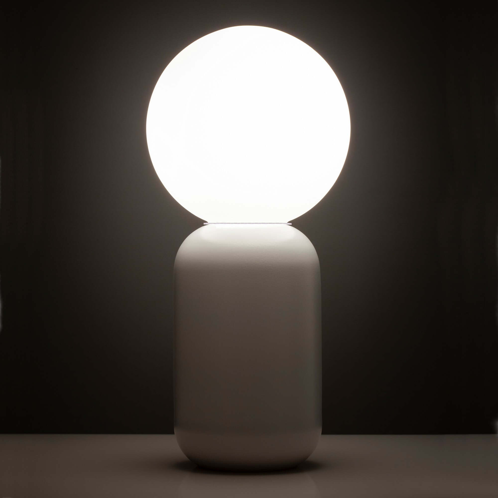Lampe à poser Tomasucci CLIP, en céramique et verre, blanc, 14 × 14 × 32 cm