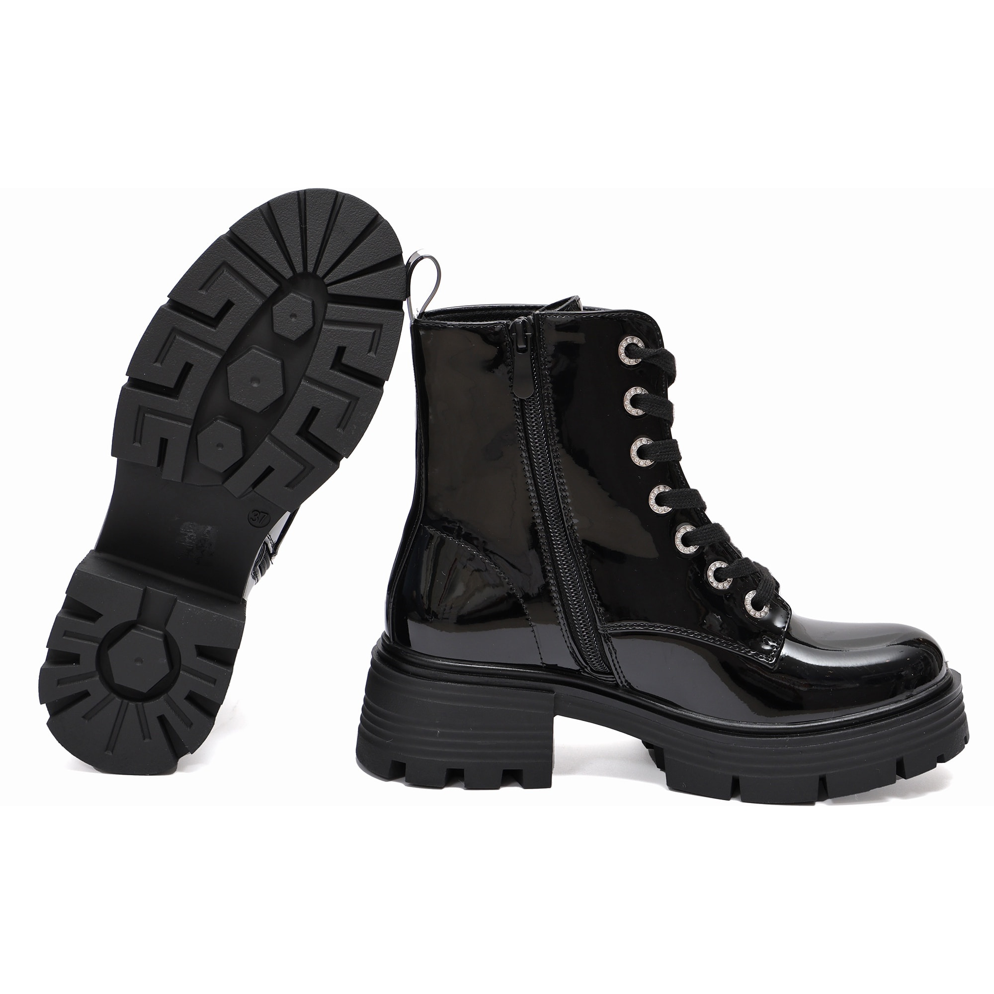 Anfibi in simil pelle verniciata con stringhe