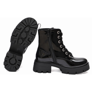 Anfibi in simil pelle verniciata con stringhe