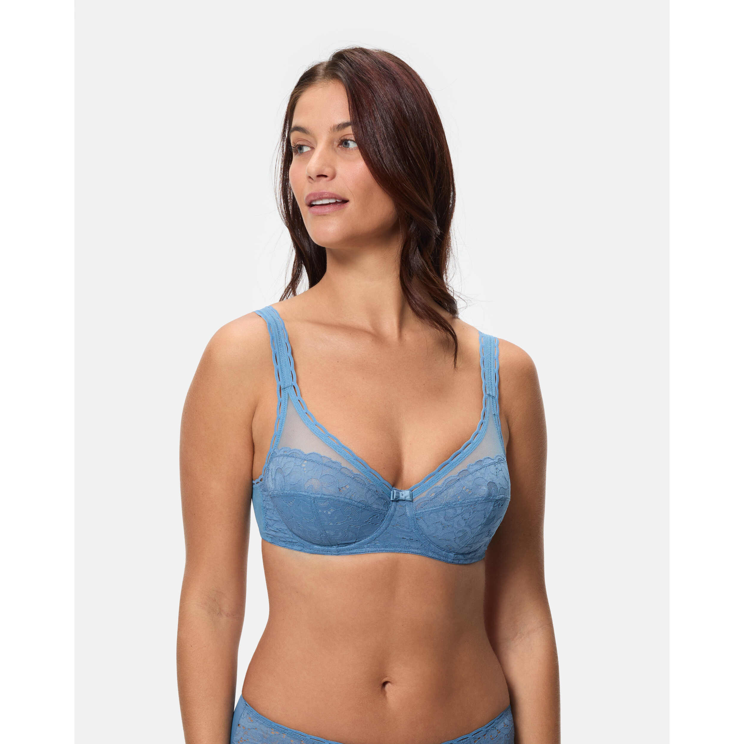 Sujetador con aros, de sujeción clásica con nuevo encaje floral, mate y femenino