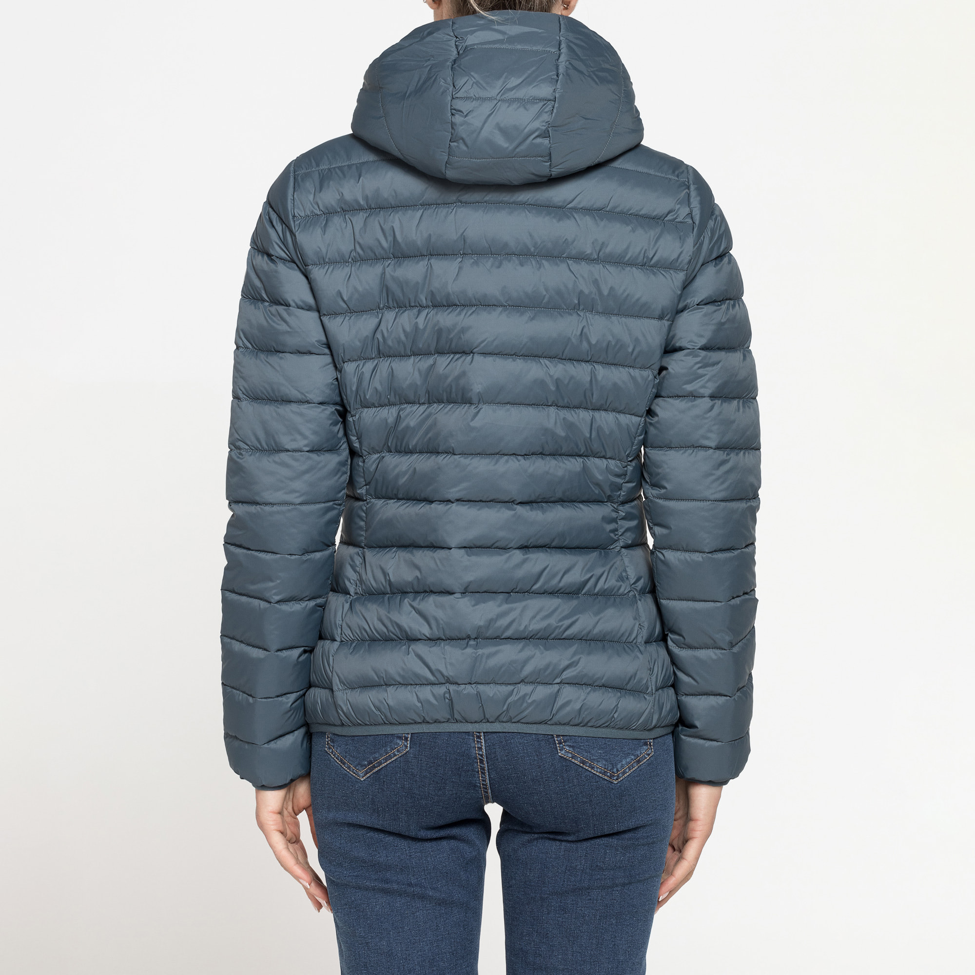 GIUBBOTTO RESISTENTE ALLA PIOGGIA CON IMBOTTITURA ULTRA LEGGERA. Vestibilità regolare.