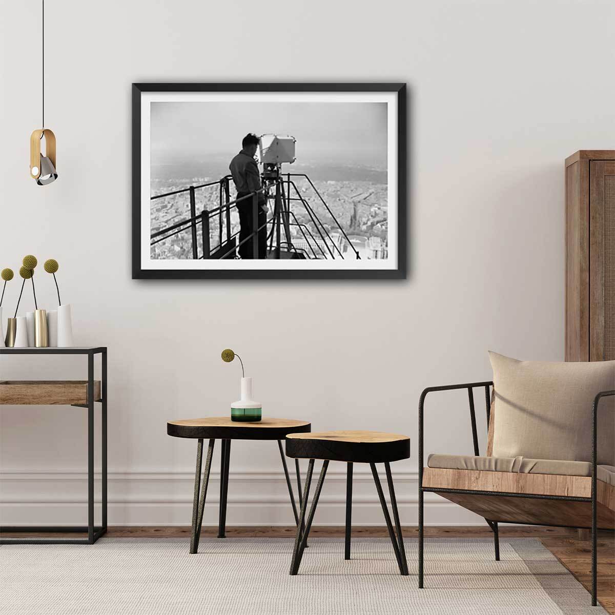 Affiche photo ancienne - Télévision - La Tour Eiffel Affiche + cadre en bois - Noir