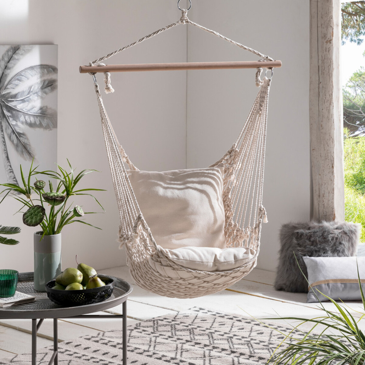 Chaise en macramé avec coussin integré à suspendre