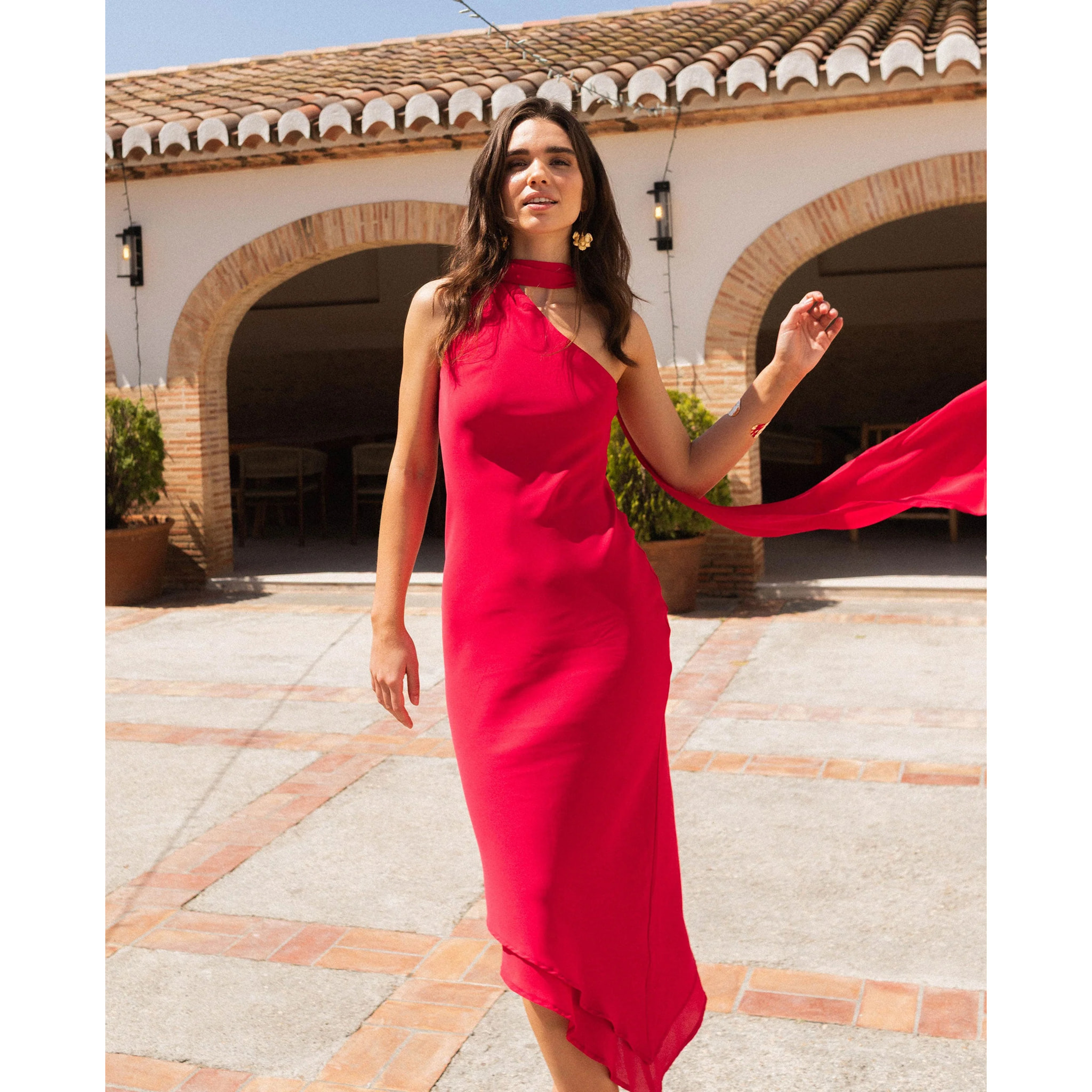 Vestido asimétrico con fular