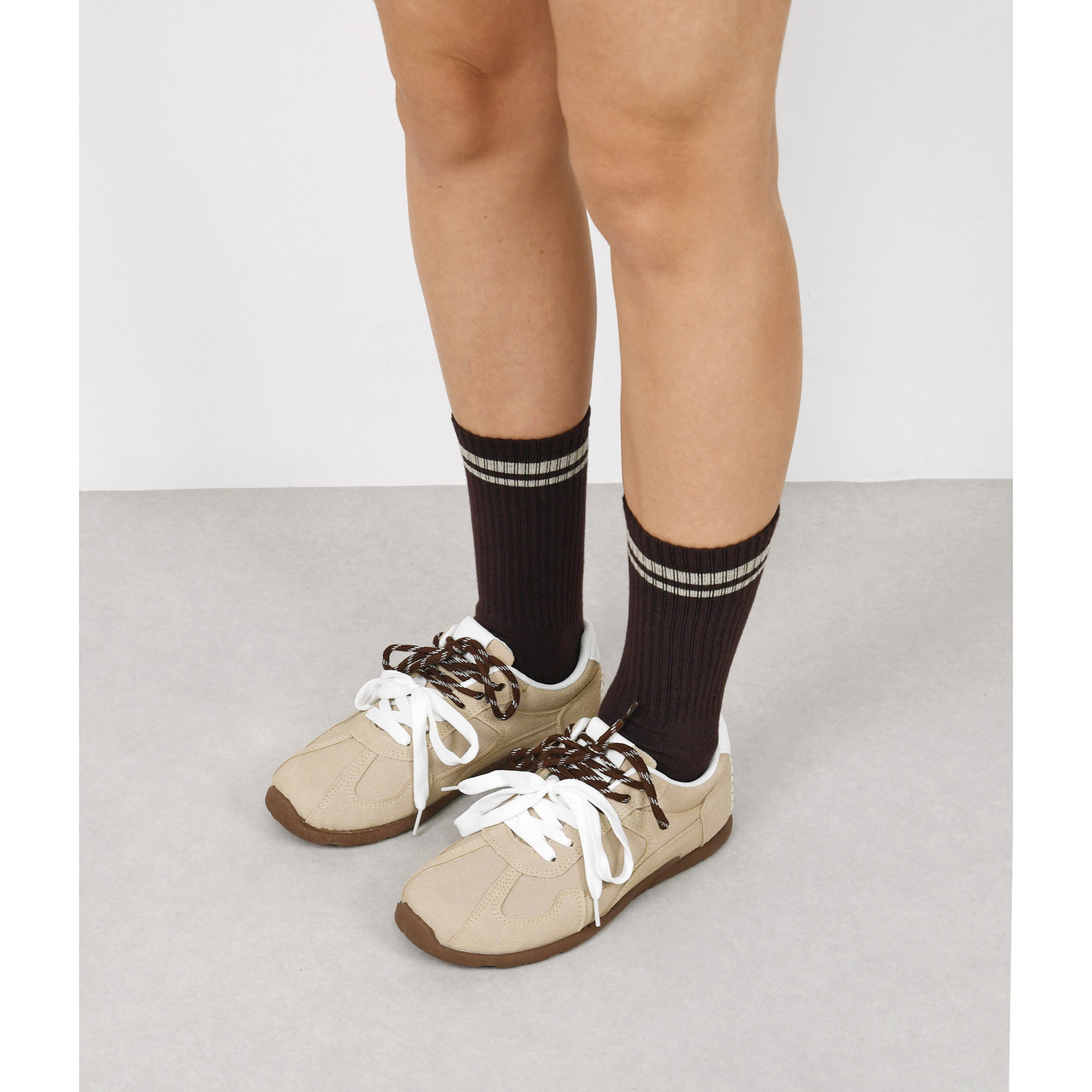 Zapatillas deportivas beige con cordones