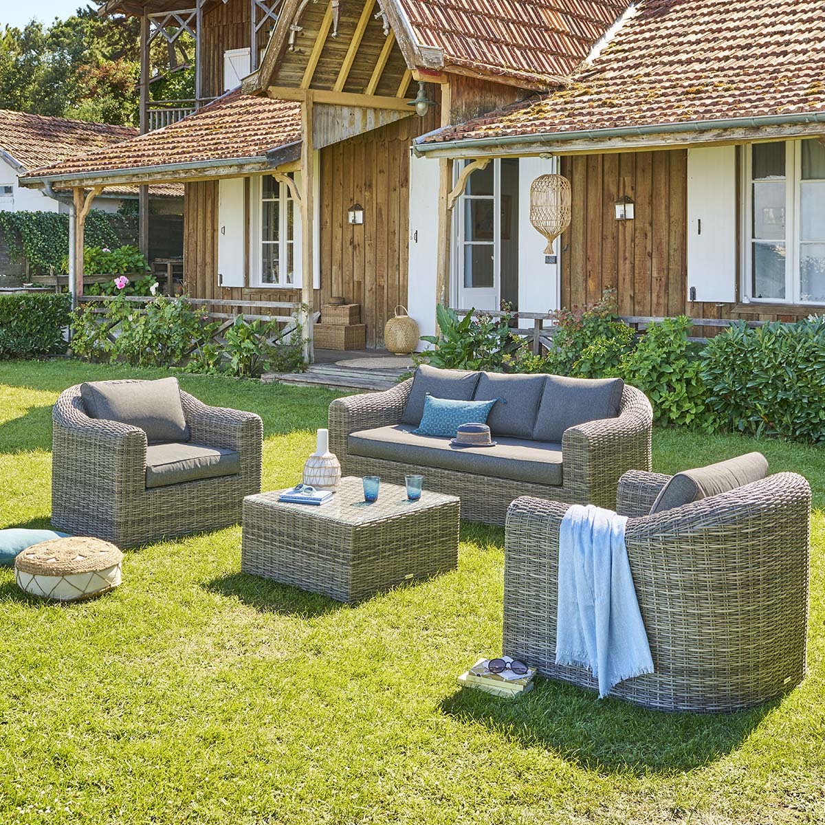 Salon de jardin "Mooréa" terre d'ombre en aluminium traité époxy & résine tressée 5 places