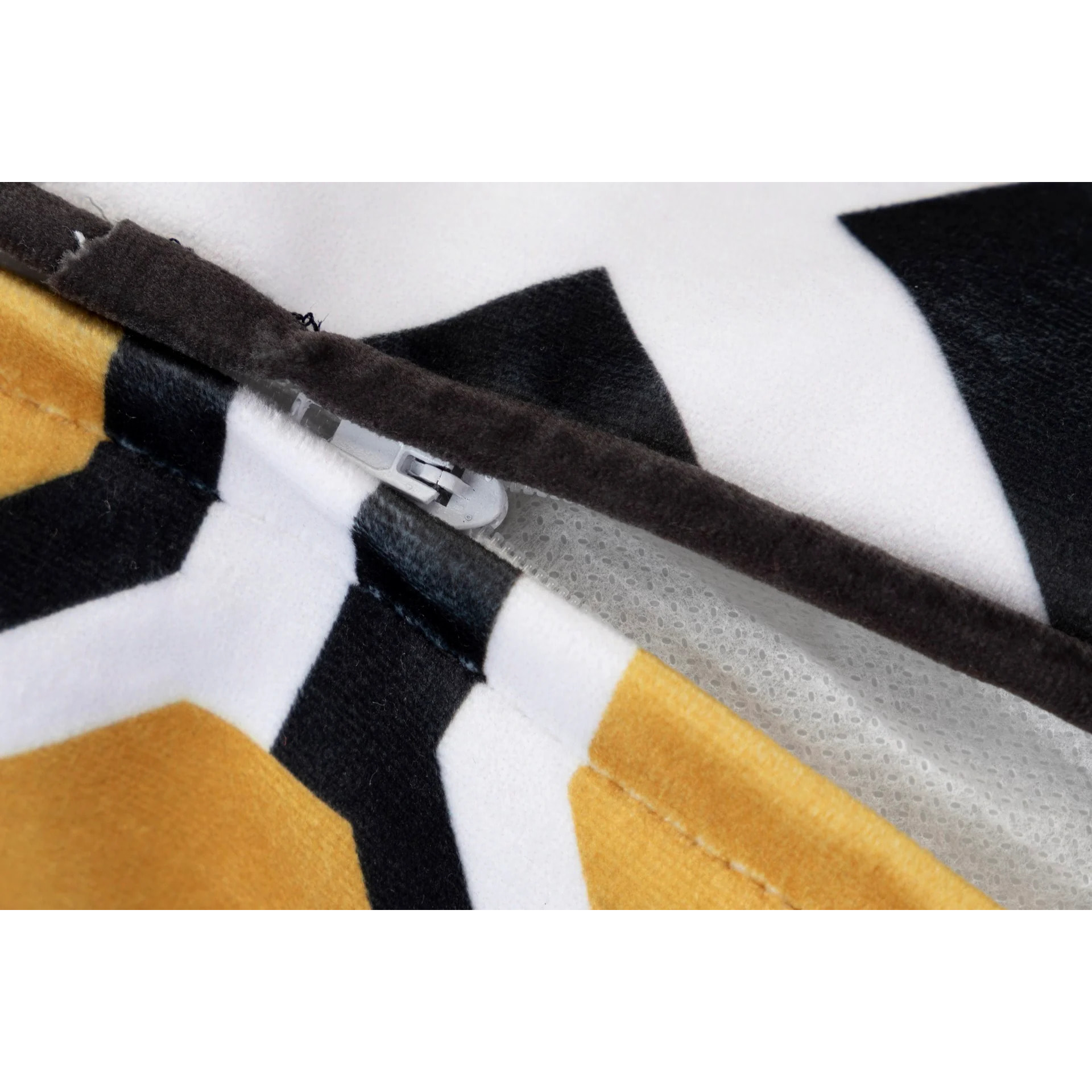Cojin Velvet Bulldog Geometrico Negro Amarillo 45x13x30 Cm