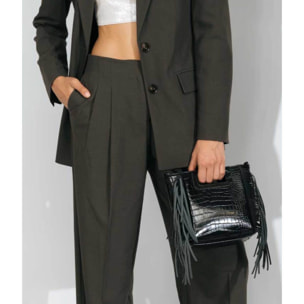Bolso de mano negro con flecos