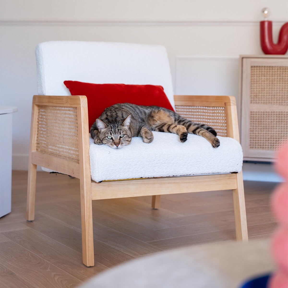 Fauteuil en cannage et tissu bouclé - MANI