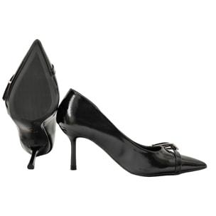 Decolletè in simil pelle verniciata con cinturino