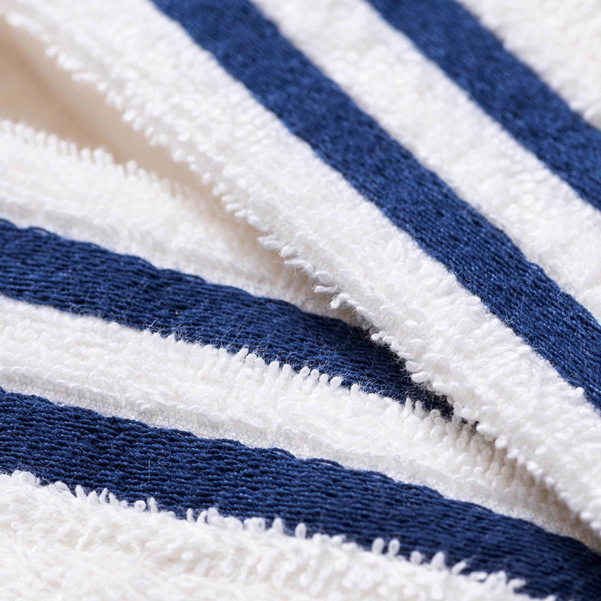 Albornoz color crudo 320gsm 100% algodón liso con logo bordado el ganso