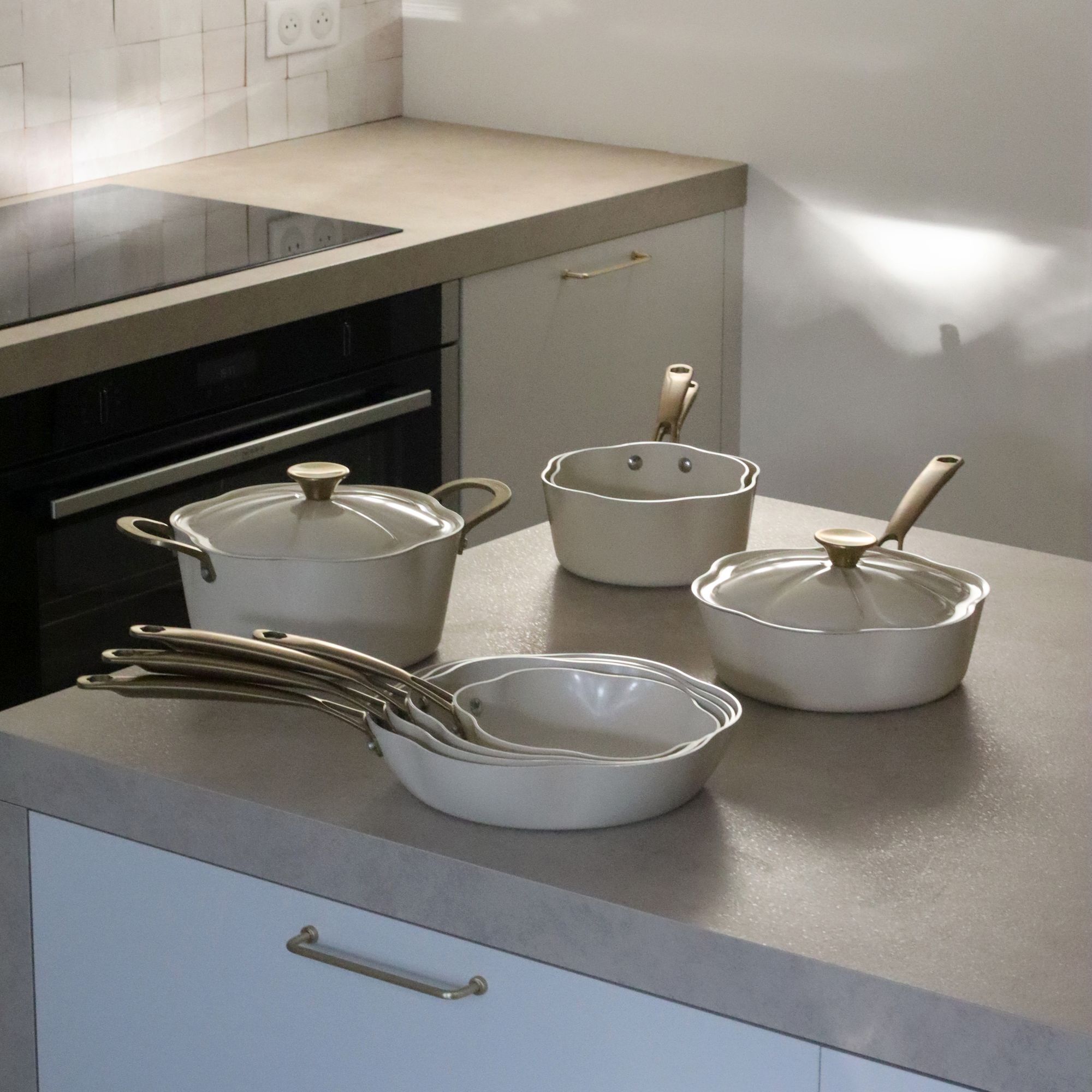 Casserole en aluminium recyclé beige 18cm en forme de fleur DAHLIA
