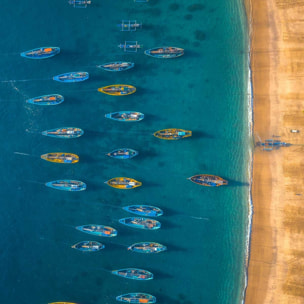 Poster bateaux de pêche Affiche + cadre en bois - Chêne