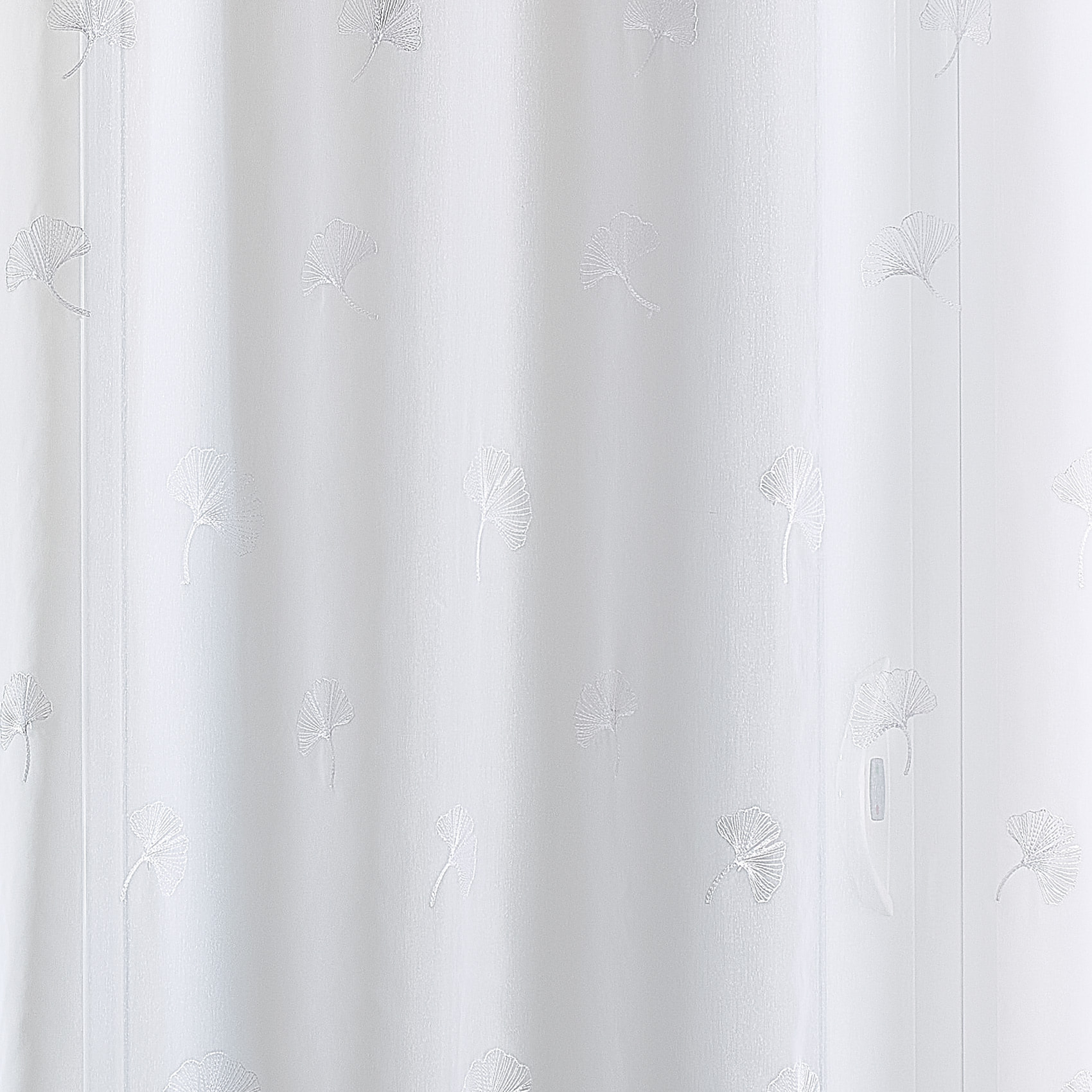 Tissu plombé et brodé feuilles de gingko - Blanc
