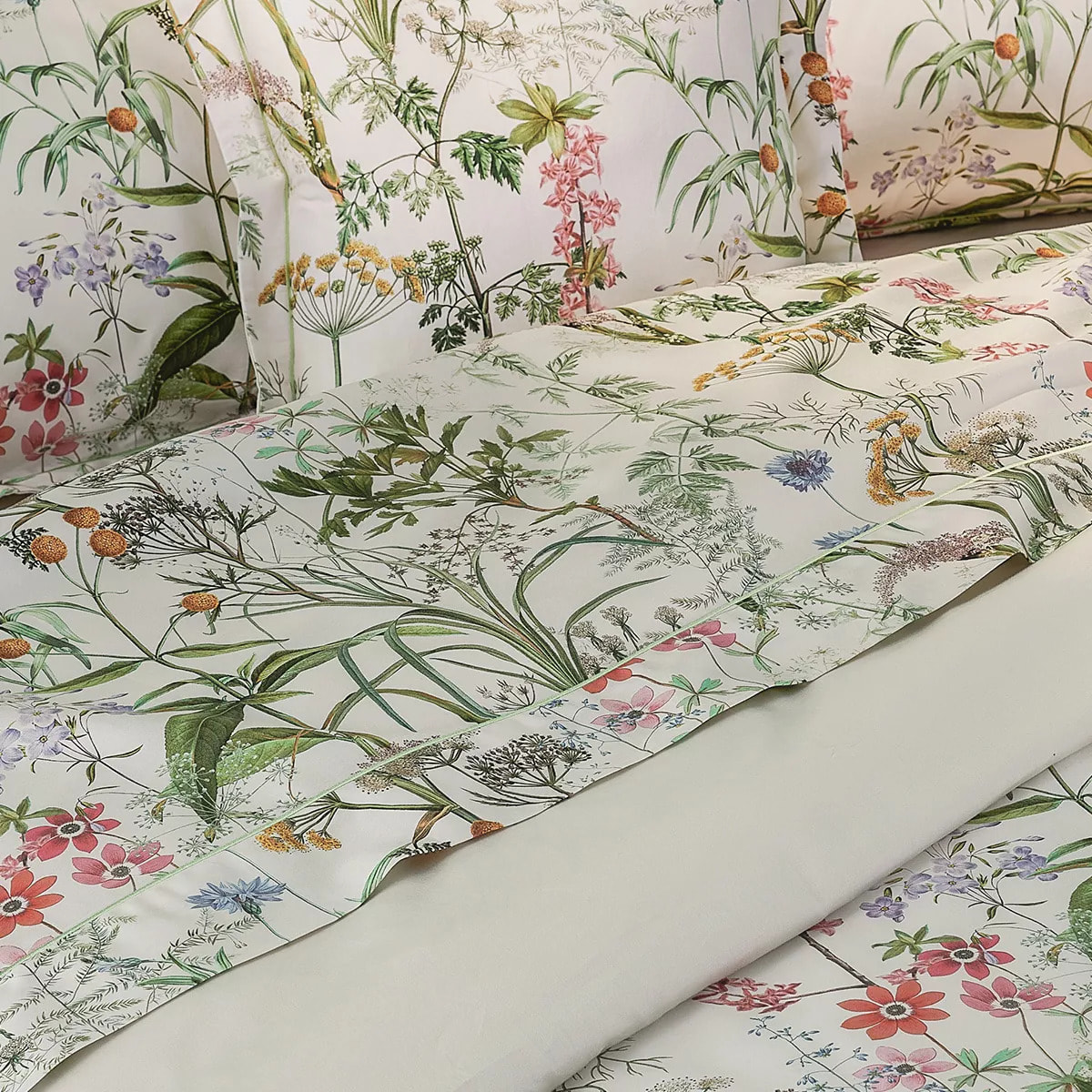 Drap plat satin de coton imprimé beige vert rose Prairie legere beige