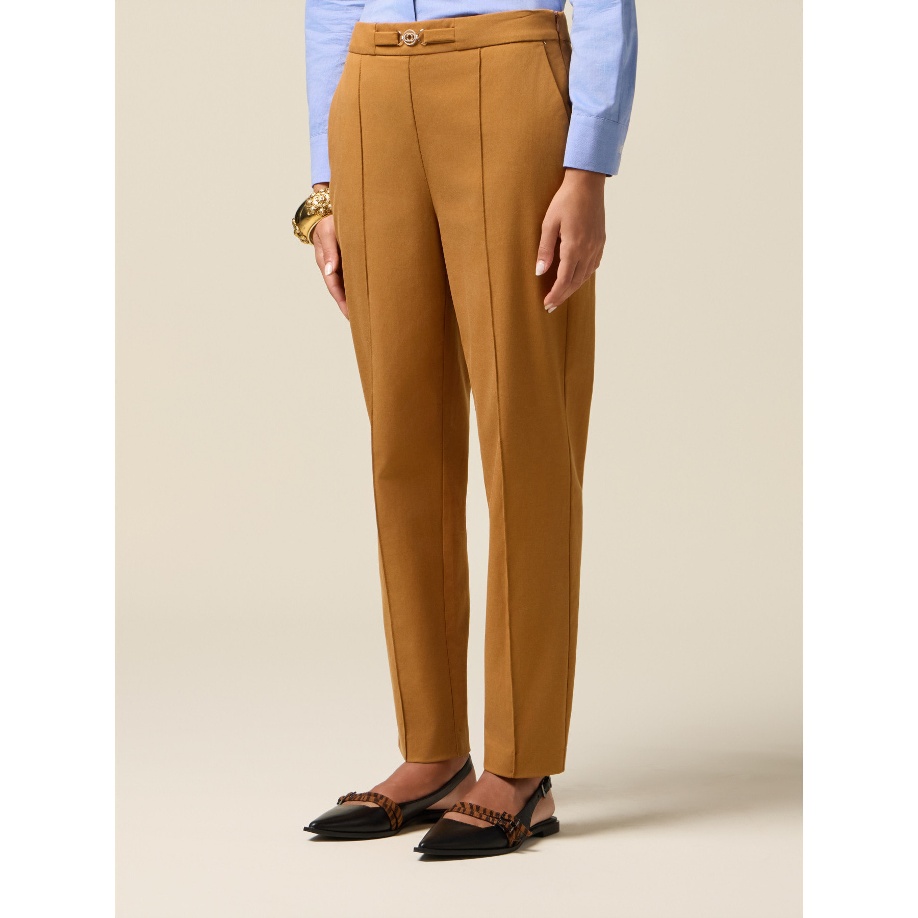 Oltre - Pantalones chinos con detalle en la cintura - Marrón