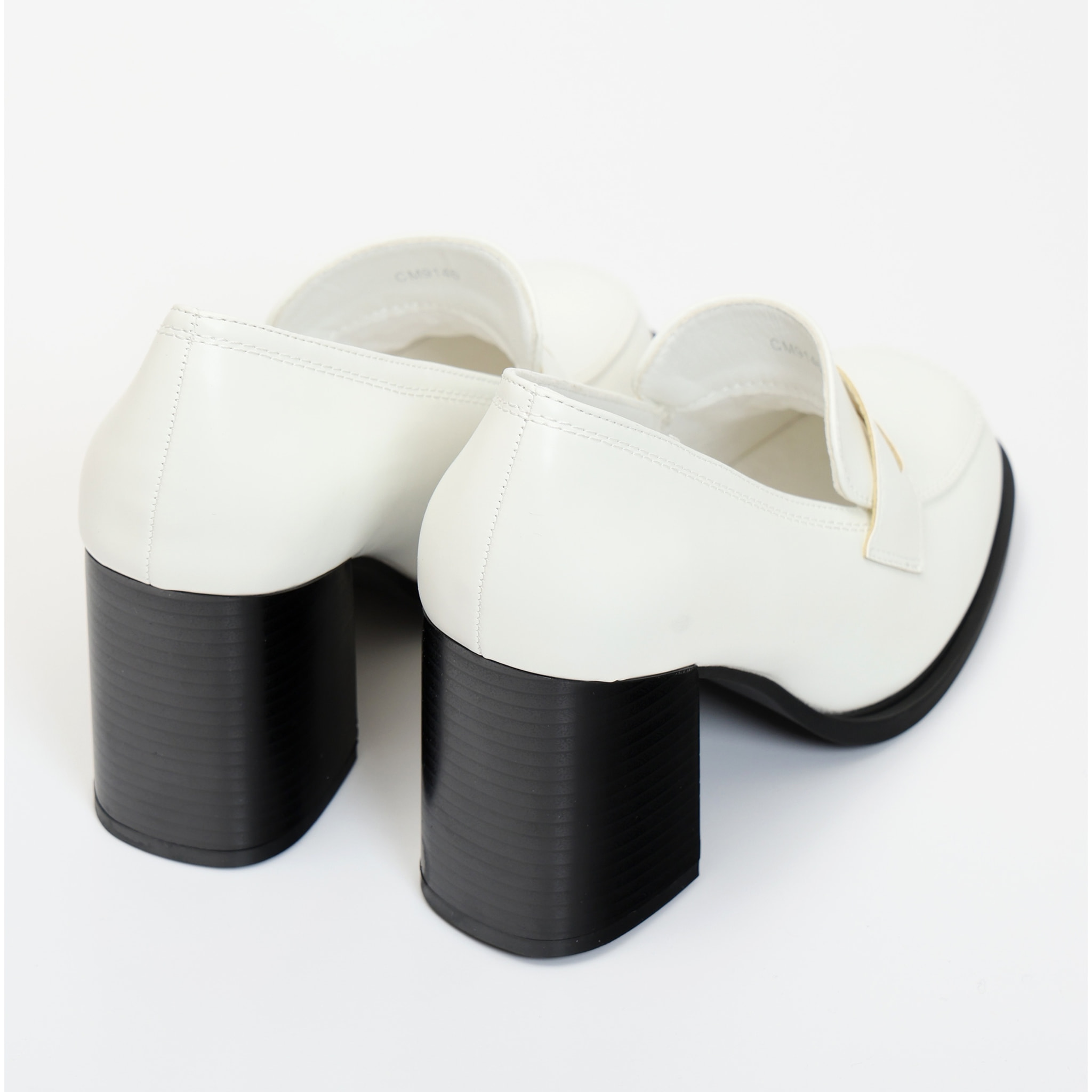 Mocassini in simil pelle con tacco comodo quadrato