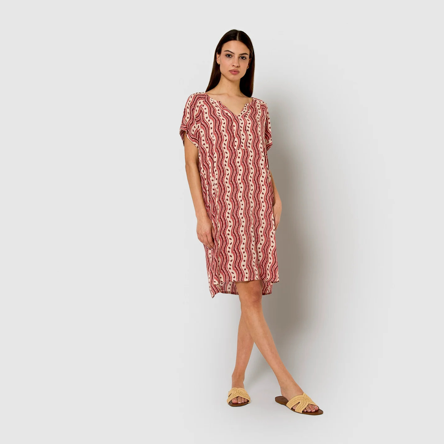 Vestido corto bambula detalles plisados begonia burdeos