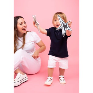 Sandali bianchi per i primi passi del bambino