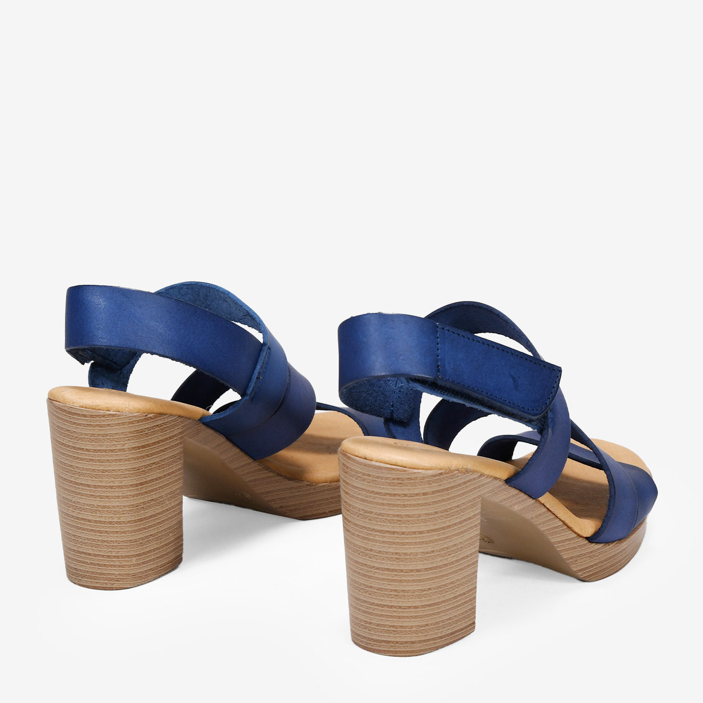 Sandalias de piel marino con tacón efecto madera