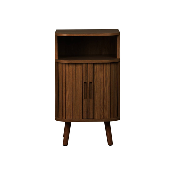 Lot de 2 tables de chevet 2 portes coulissantes + 1 niche effet bois rainuré noyer. L 40 x P 40 x H 70cm