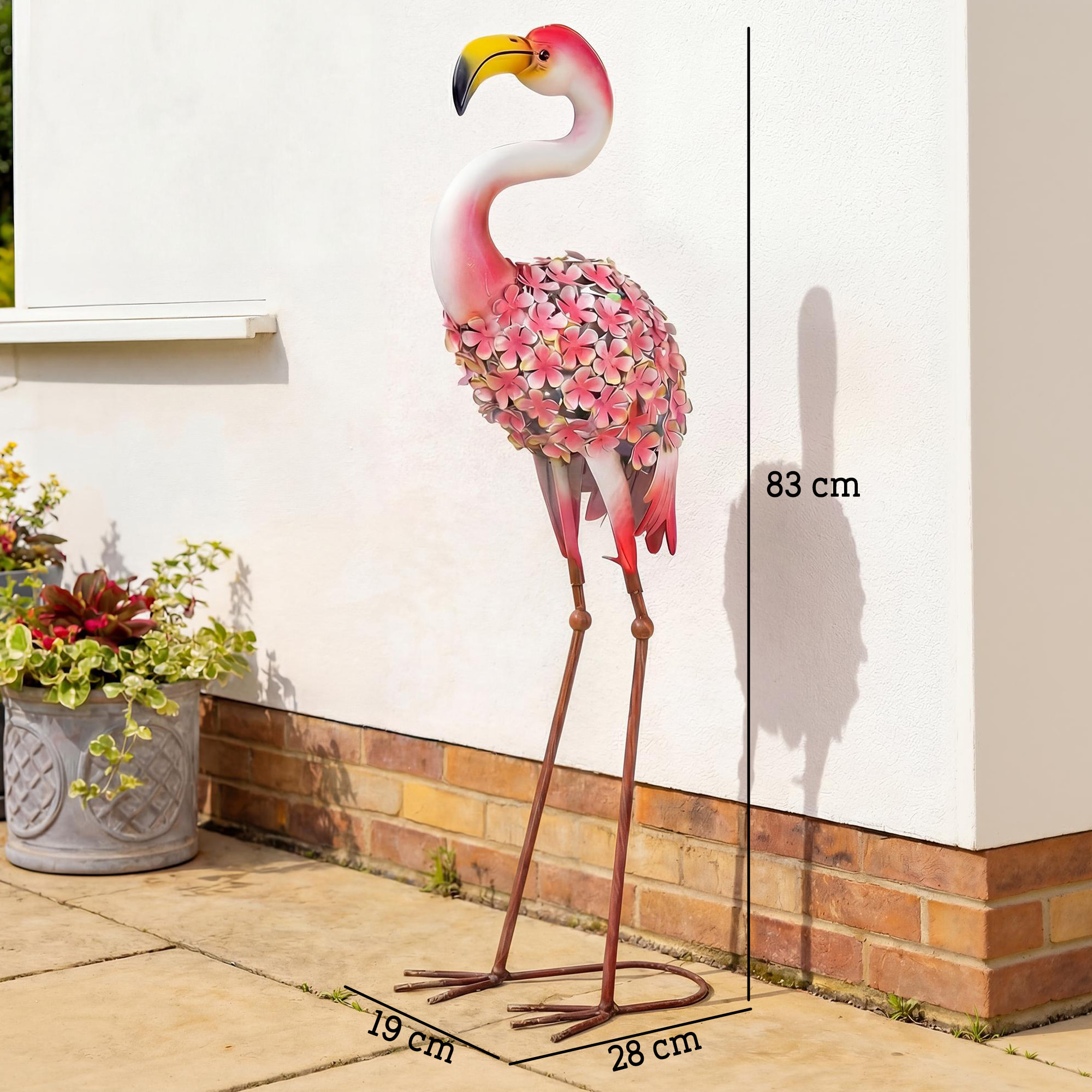Statue de jardin flamant rose métal plumes florales