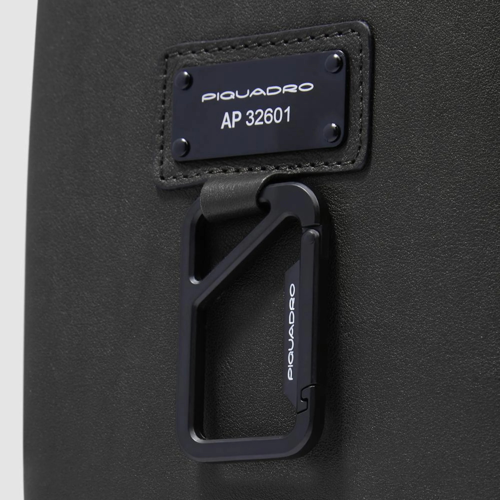 Piquadro Zaino sottile porta pc e iPad® con protezioni antiurto e RFID, espandibile